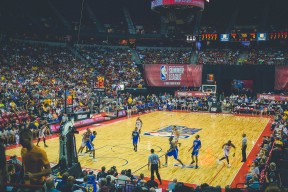 开云体育世界杯-哈登全场最佳无争议，辽宁队轻取山西队，当个人英雄主义遇上团队篮球的东方美学