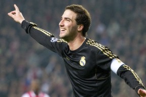 开云体育官方网站-西亚卡姆爆发，步行者掀翻新疆队，篮球火种如何跨越万里重燃？