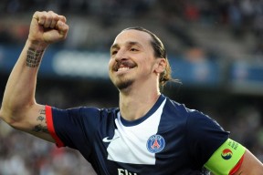 开云体育登录-伊拉克打穿卡塔尔，若日尼奥成为关键先生，绿茵场上的地缘政治隐喻