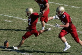 开云体育中国-日本对阵塞维利亚，戈麦斯关键制胜，一场跨越万里的足球对话