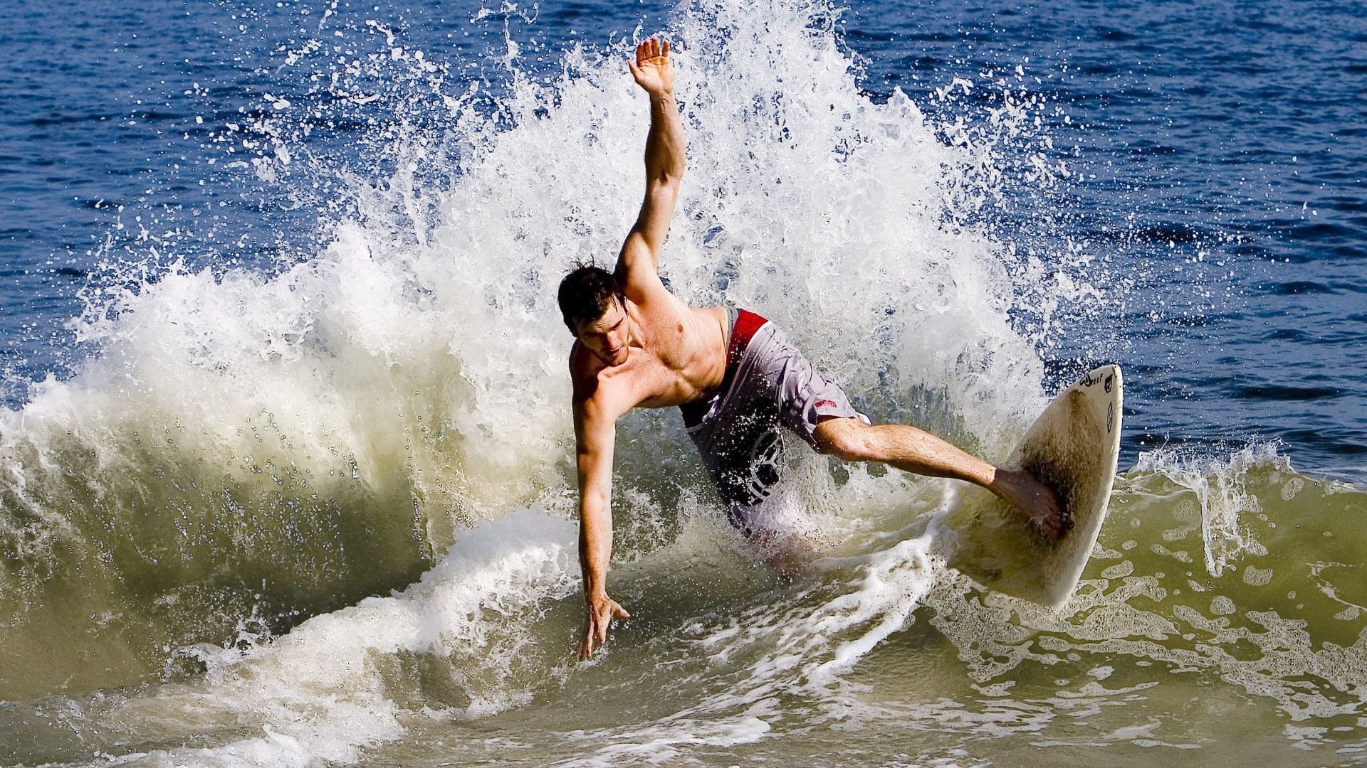 雄鹿连续得分压制湖人，福克斯成为关键先生